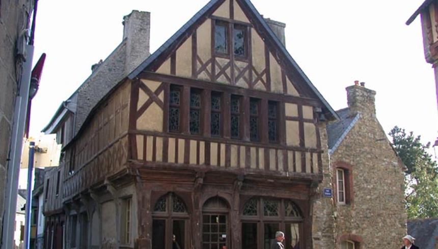 hotel le relais de launay - treguier