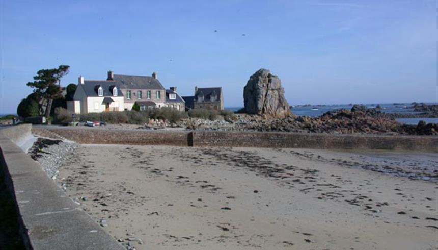 hotel le relais de launay - plougrescan