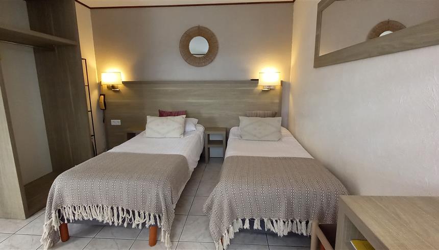 room n°9 ground floor + terrace